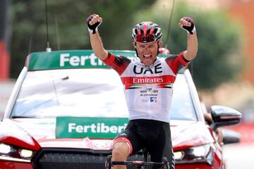 El ciclista polaco Rafal Majka celebra su victoria en la 15? etapa de LaVuelta Ciclista a Espa?a