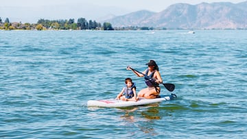 Más de 1.000 personas llegan a las cosas chilenas para practicar deportes acuáticos por este motivo: éxito total