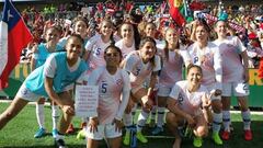 "La democracia chilena tortura": el cartel de una seleccionada