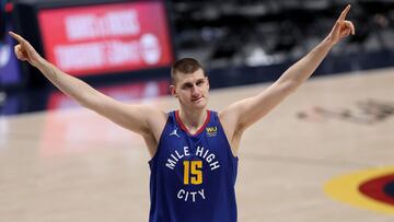 Jokic se impone en las votaciones a Curry y Embiid. Es el primer p&iacute;vot en ganar el premio desde Shaq, que lo hizo en el 2000, y el pick del draft m&aacute;s bajo en conseguirlo.