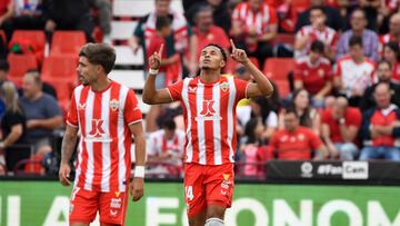 ALMERÍA (ESPAÑA), 20/05/2023.- El jugador del la UD Almería Lazaro celebra un gol este sábado, durante el partido de LaLiga celebrado en el Power Horse Stadium de Almería. EFE/ Carlos Barba