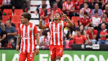 ALMERÍA (ESPAÑA), 20/05/2023.- El jugador del la UD Almería Lazaro celebra un gol este sábado, durante el partido de LaLiga celebrado en el Power Horse Stadium de Almería. EFE/ Carlos Barba