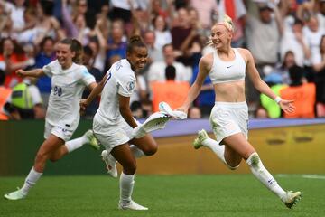 Chloe Kelly celebra el 2-1 a Alemania.