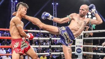 Carlos Coello lanza una patada durante un combate.