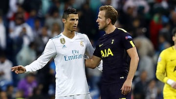 Cristiano Ronaldo y Harry Kane se saludan una vez conlcuido el Real Madrid-Tottenham.