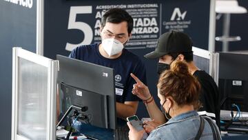 Santiago, 11 de enero de 2022.
Comienzan las postulaciones a universidades chilenas en el centro cultural Mapocho
Dragomir Yankovic/Aton Chile
