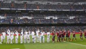Los jugadores del Real Madrid ante la Real Sociedad.