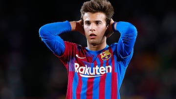 Riqui Puig no tiene espacio en la plantilla del FC Barcelona de Xavi, por lo que saldrá del club y la MLS puede ser su destino. LA Galaxy lo buscaría.