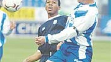 <b>IN EXTREMIS.</b> El Alavés sólo consiguió un empate y al fi nal.