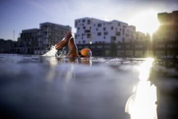 Alexandre Voyer entrena en el canal Ourq en Pantin, cerca de París. La temperatura del agua está a 5ºC