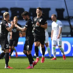 El entrenador del Augsburgo se llama "doblemente idiota"