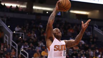 PJ Tucker ante su excompañero Goran Dragic