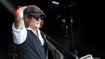 Johnny Depp teamed up again with friend Jeff Beck to make a new album ‘18’. After touring in Europe the duo is now on the North American leg of the tour.