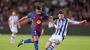 Barcelona's Spanish forward #07 Ferran Torres fights for the ball with Real Sociedad's Spanish defender #05 Igor Zubeldia during the Spanish league football match between FC Barcelona and Real Sociedad at the Estadi Olimpic Lluis Companys in Barcelona on September 28, 2025. (Photo by Josep LAGO / AFP)