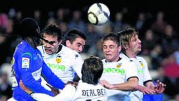 <b>DISPUTADO. </b>Los blanquinegros tuvieron que emplearse a fondo para lograr el triunfo ante el Málaga.