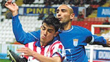 <B>CUESTA ABAJO</B>. El Sporting está bajando enteros en casa y lo evidenció ayer ante un Xerez que quizá mereció llevarse la victoria.