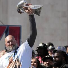 Who is the oldest offensive lineman in the NFL?