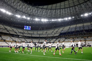 El Real Madrid se ejercita en el estadio de Lusail, en Doha, antes de la final de la Intercontinental ante el Pachuca de México.