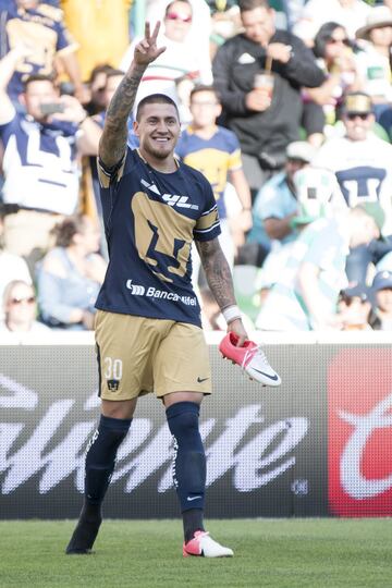 Nicolás Castillo: El delantero chileno de los Pumas ha incrementado su valor en más del 50% desd que llegó a México. En julio del 2016, con el Brujas de Bélgica, estaba tasado en 2.5 mde. Posteriormente, a su llegada a Pumas, subió a 3.5 mde en julio de 2017. Actualmente, en abril de 2018, Castillo está tasado en 4 mde.