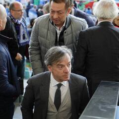 Peter Lim despacha con Pitarch el futuro de Pako Ayestarán