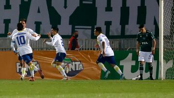 Futbol, Santiago Wanderers vs A.C. Barnechea.
Decimotercera fecha, Campeonato Ascenso 2022.
El jugador de A.C. Barnechea Juan Ignacio Duma celebra con sus companeros su gol contra Santiago Wanderers durante el partido del campeonato de ascenso realizado en el Estadio Elias Figueroa de Valparaiso, Chile.
06/05/2022
Raul Zamora/Photosport
Football, Coquimbo Unido vs Magallanes.
13th date, 2022 Promotion Championship.
A.C. Barnechea’s player Juan Ignacio Duma celebrates with teammates after scoring against Santiago Wanderers during the promotion championship football match held at the Elias Figueroa stadium in Valparaiso, Chile.
06/05/2022
Raul Zamora/Photosport