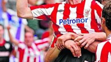 Muniain celebra un gol con sus compañeros