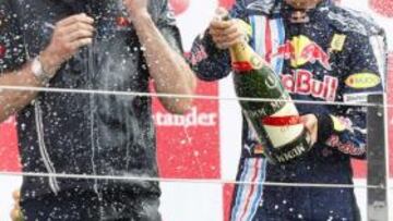 Vettel, con Newey en un podio.