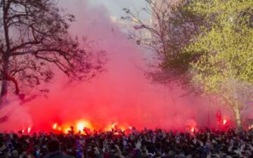 Las imágenes del impresionante recibimiento de la afición al Atlético