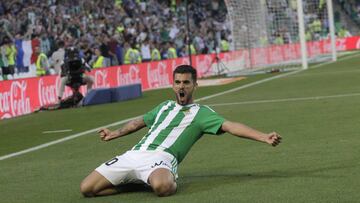 Ceballos celebra un gol con el Betis