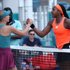 Gauff cae y Ostapenko se queja del público: “Parecía fútbol”