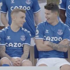 James y Mina lideran la diversión en la foto oficial de Everton