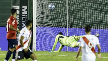 In this picture released by Telam River Plate&#039;s goalkeeper Franco Armani tries to save Independiente&#039;s goal, during their Copa Diego Maradona 2020 match at Florencio Sola Stadium in Buenos Aires, on January 9, 2021. (Photo by Nicolas Aboaf / AFP