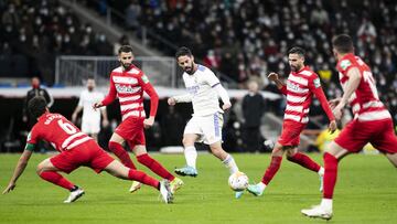 Isco, rodeado de rivales, volvió a cuajar una buena actuación con el Real Madrid.