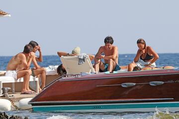 La familia Sainz se encuentra en Mallorca disfrutando de sus playas durante el parón de la Fórmula 1 en este mes de agosto.