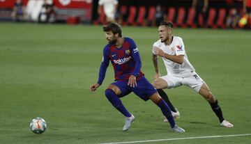 Gerard Piqué y Lucas Ocampos.