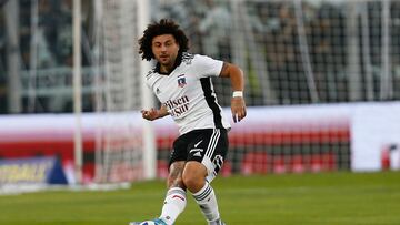 Futbol, Colo Colo vs Cobresal.
Fecha 10, campeonato Nacional 2022.
El jugador de Colo Colo Maximiliano Falcon, juega el balón contra Cobresal durante el partido de primera division realizado en el estadio Monumental.
Santiago, Chile.
17/04/2022
Marcelo Hernandez/Photosport
Football, Colo Colo vs Cobresal
10th date, 2022 National Championship.
Colo Colo’s player Maximiliano Falcon, play the ball against Cobresal during the first division match at Monumental stadium.
Santiago, Chile.
17/04/2022
Marcelo Hernandez/Photosport