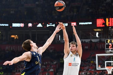 Jan Vesely y Luka doncic.