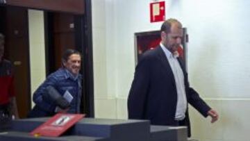 El expresidente de Osasuna, Miguel Archanco y el exdirectivo Txuma Peralta, abandonan el Palacio de Justicia de Navarra 