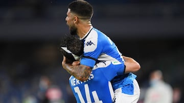 El N¨¢poles, a la final de Copa
