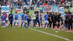 Futbol, Universidad Catolica vs Universidad de Chile.
Cuartos de final, Copa Chile 2022.
Los jugadores de Universidad de Chile se retiran de la cancha durante el partido de vuelta de los cuartos de final de la Copa Chile contra Universidad Catolica realizado en el estadio Elias Figueroa de Valparaiso, Chile.
28/09/2022
Raul Zamora/Photosport

Football, Universidad Catolica vs Universidad de Chile.
2022 Copa Chile Championship.
Universidad de Chile’s players leaves the field during the second leg quarterfinal match of the Copa Chile Championship against Universidad Catolica held at the Elias Figueroa stadium in Valparaiso, Chile.
28/09/2022
Raul Zamora/Photosport