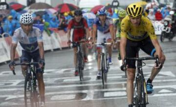 Chris Froome y Nairo Quintana cruzando la línea de meta.