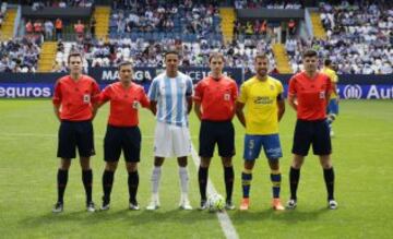 El árbitro De Burgos Bengoetxea acompañado por sus asistentes García Fernández y De Francisco Grijalba, el cuarto árbitro Arias Madrid y los capitanes Weligton y David García. 