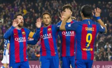 Los jugadores celebran el 1-0 de Messi.