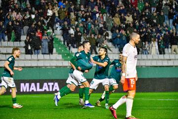 No se había estrenado aún en Liga (había marcado en Copa) y ante el Albacete se coronó con una segunda mitad soberbia. Saltó al campo en la reanudación y con un hat-trick, doblegó al equipo manchego. Un gol de tacón y dos de puro finalizador.