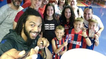 Henry, en su presentación