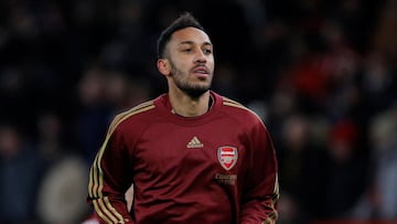 FILE PHOTO: Soccer Football - Premier League - Manchester United v Arsenal - Old Trafford, Manchester, Britain - December 2, 2021 Arsenal&#039;s Pierre-Emerick Aubameyang during the warm up before the match REUTERS/Phil Noble EDITORIAL USE ONLY. No use wi