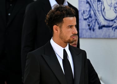 Curtis Jones llega al funeral de Diogo Jota y su hermano André Silva en la Igreja Matriz de Gondomar el 5 de julio de 2025 en Gondomar, Portugal.