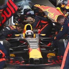 Red Bull: "Tardaremos más en ponernos al día por Renault"