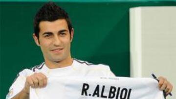 <b>REAL MADRID </b>Raúl Albiol, durante la presentación.