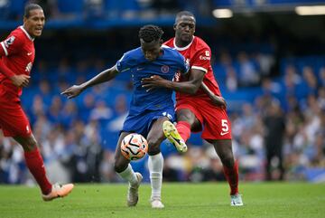 Liverpool debutó en la Premier League en condición de visitante ante el Chelsea. Luis Díaz abrió el marcador para los Reds, mientras que Axel Disasi empató para los locales para el 1-1 final.